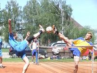 6.kolo KP Vrdy - Slaný souboj na síti mezi domácím Havránkem vlevo a hostujícím Benešem napravo